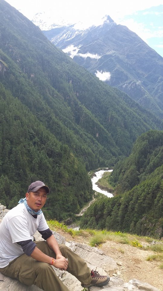 On the way to Everest Base Camp, October 2014 (source: Ben Cooper)